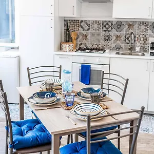 https://casa-amedeo-al-porto-antico-acquario-centro-storico.hotelitalianriviera.com